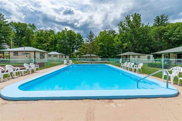 Perry's Motel and Cottages